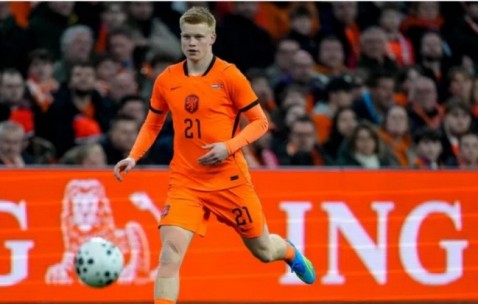 体育赛事-荷兰小将斯密特谈国家队首秀：这段经历我绝对永生难忘
